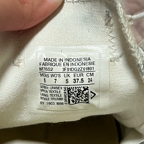 Low Top Converse - Picture 6 of 6